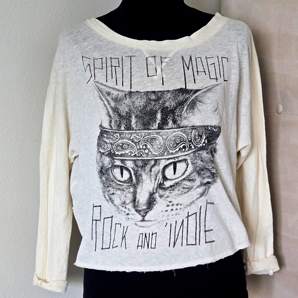 H&M Divided-Cutout Back Cat Graphic Top, Spirit of Magic Rock Indie Cotton/Linen